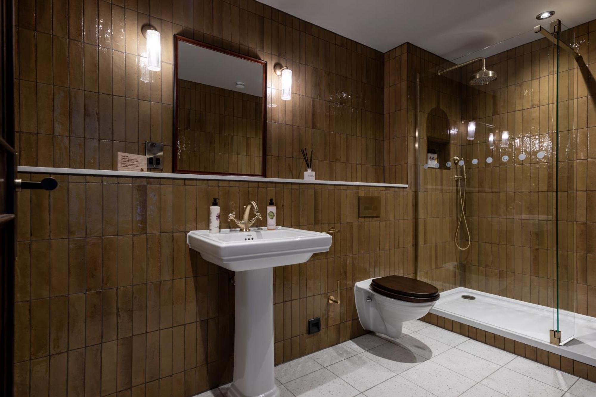 Teller'S Arms Hotel Farnham  Bagian luar foto