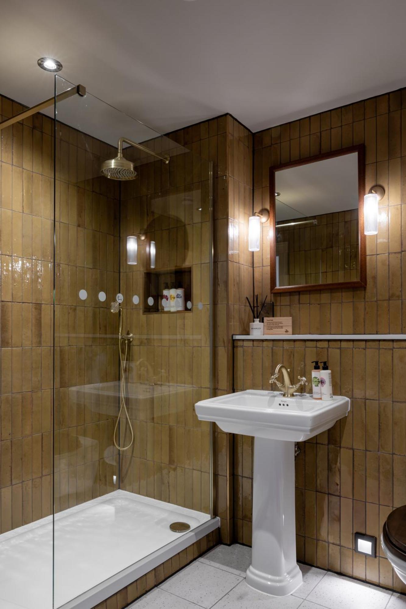 Teller'S Arms Hotel Farnham  Bagian luar foto