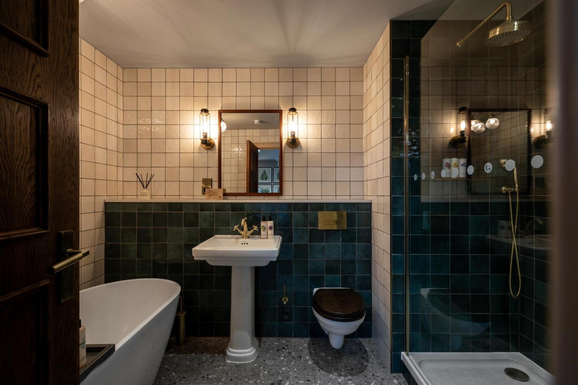 Teller'S Arms Hotel Farnham  Bagian luar foto